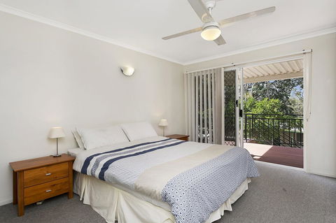 Waterfront Retreat With Room For A Boat - Welsby Pde, Bongaree - Sydneys Hotel 14