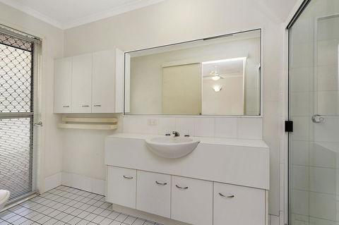 Waterfront Retreat With Room For A Boat - Welsby Pde, Bongaree - Sydneys Hotel 1