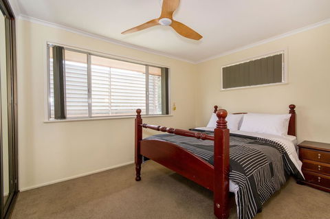 Short Stroll To Surf Beach - North Street, Woorim - Sydneys Hotel 18