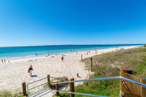 Short Stroll To Surf Beach - North Street, Woorim - Sydneys Hotel 15