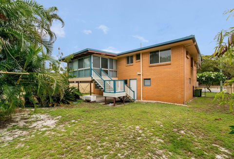 Short Stroll To Surf Beach - North Street, Woorim - Sydneys Hotel 16