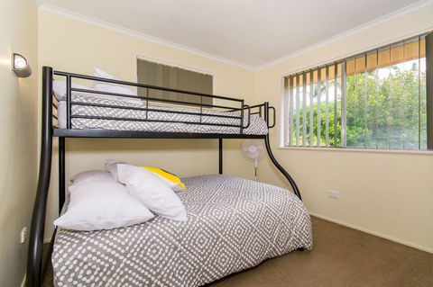 Short Stroll To Surf Beach - North Street, Woorim - Sydneys Hotel 6