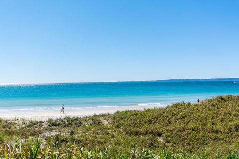 Short Stroll To Surf Beach - North Street, Woorim - Sydneys Hotel 8