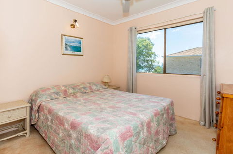 Water Views - Top Floor -Clearview Apartments South Esp, Bongaree - Sydneys Hotel 3