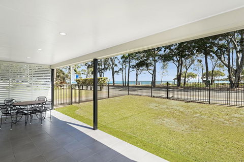 Ground Floor Air Conditioned, Fabulous Waterviews Overlooking Pumicestone Passage - Sydneys Hotel 3