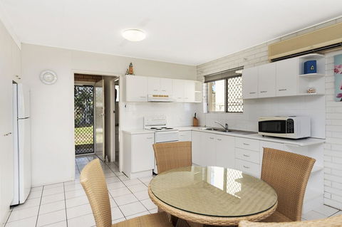 Ground Floor Air Conditioned, Fabulous Waterviews Overlooking Pumicestone Passage - Sydneys Hotel 2