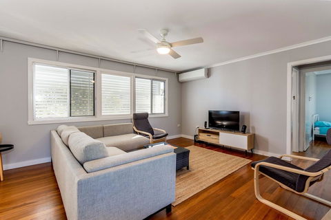 Fabulous Family Destination In Paradise Parade, Bongaree - Sydneys Hotel 1