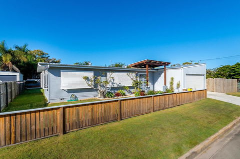 Fabulous Family Destination In Paradise Parade, Bongaree - Sydneys Hotel 0