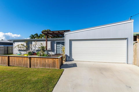 Fabulous Family Destination In Paradise Parade, Bongaree - Sydneys Hotel 8