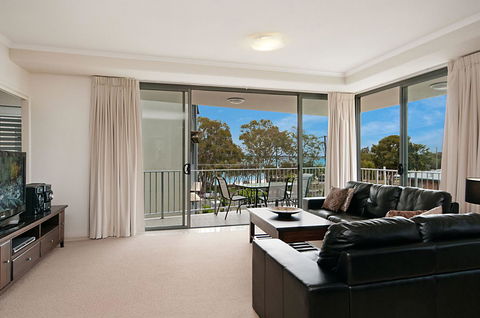 Spectacular Unit Overlooking Pumicestone Passage - Welsby Pde, Bongaree - Sydneys Hotel 2