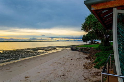 Spectacular Unit Overlooking Pumicestone Passage - Welsby Pde, Bongaree - Sydneys Hotel 11
