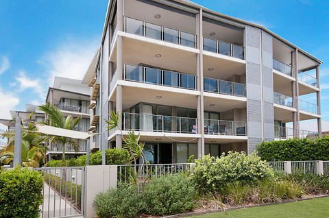 Spectacular Unit Overlooking Pumicestone Passage - Welsby Pde, Bongaree - Sydneys Hotel 0