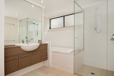Spectacular Unit Overlooking Pumicestone Passage - Welsby Pde, Bongaree - Sydneys Hotel 12
