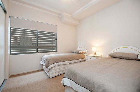Spectacular Unit Overlooking Pumicestone Passage - Welsby Pde, Bongaree - Sydneys Hotel 7