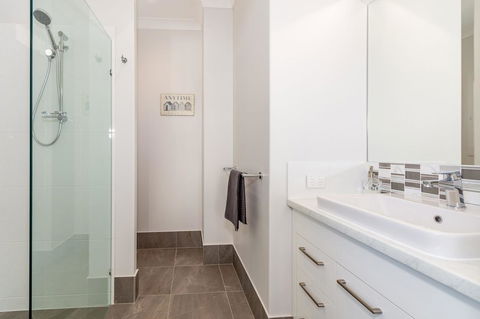 Stunning Canal Home Oh So Close To The Waterfront - Sydneys Hotel 2