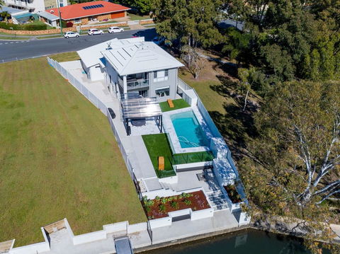Stunning Canal Home Oh So Close To The Waterfront - Sydneys Hotel 0