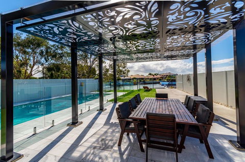 Stunning Canal Home Oh So Close To The Waterfront - Sydneys Hotel 9