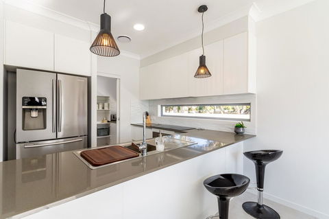 Stunning Canal Home Oh So Close To The Waterfront - Sydneys Hotel 5