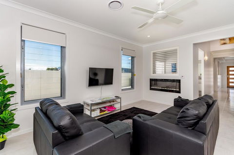 Stunning Canal Home Oh So Close To The Waterfront - Sydneys Hotel 19
