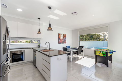 Stunning Canal Home Oh So Close To The Waterfront - Sydneys Hotel 15
