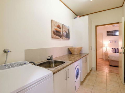 Claytons 1 By Discover Stradbroke - Sydneys Hotel 20