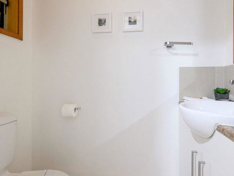 Claytons 1 By Discover Stradbroke - Sydneys Hotel 5