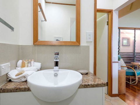 Claytons 1 By Discover Stradbroke - Sydneys Hotel 10