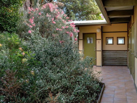 Claytons 1 By Discover Stradbroke - Sydneys Hotel 1