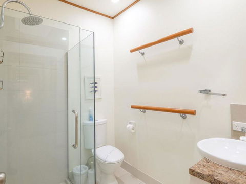 Claytons 1 By Discover Stradbroke - Sydneys Hotel 22
