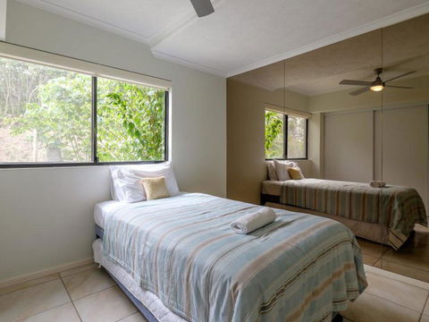Mooloomba Five - Sydneys Hotel 18