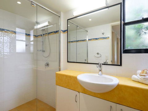Mooloomba Five - Sydneys Hotel 2