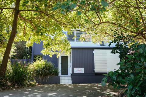Point Break Beach House - Sydneys Hotel 1