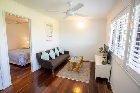 Point Break Beach House - Sydneys Hotel 10