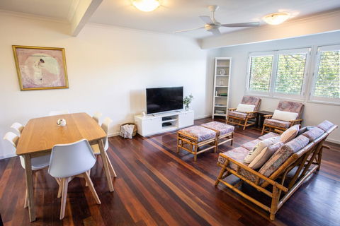 Point Break Beach House - Sydneys Hotel 3