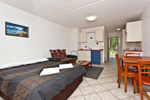 The Islander - Sydneys Hotel 21