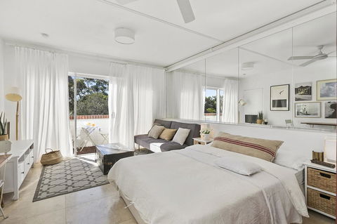 23a At The Islander - Sydneys Hotel 1