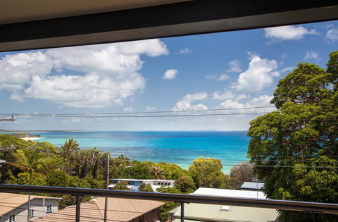 Seychelles Up - Sydneys Hotel 0
