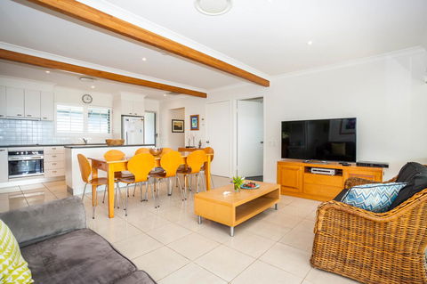 Seychelles Up - Sydneys Hotel 17