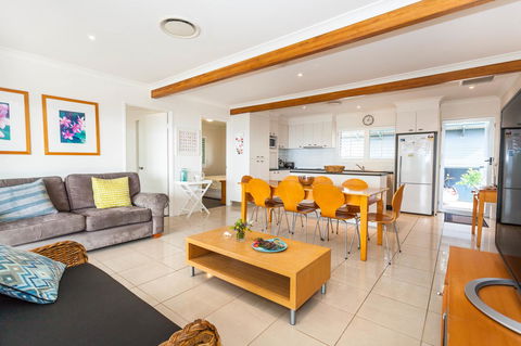 Seychelles Up - Sydneys Hotel 15