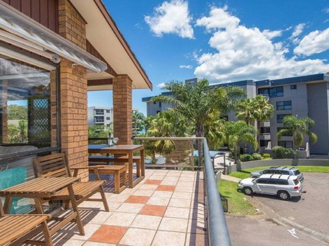 'COLUMBIA VIEWS', 2/9 COLUMBIA CLOSE - AIRCON, WIFI, NETFLIX, VIEWS & BOAT PARKING - Sydneys Hotel 1