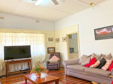 'Daves Place', 27 Rigney St - Holiday House With WIFI, Aircon & Boat Parking - Sydneys Hotel 1
