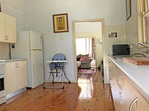 'Daves Place', 27 Rigney St - Holiday House With WIFI, Aircon & Boat Parking - Sydneys Hotel 2