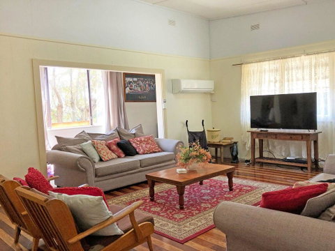 'Daves Place', 27 Rigney St - Holiday House With WIFI, Aircon & Boat Parking - Sydneys Hotel 3