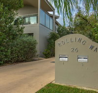 'Rolling Waves 2' on Ocean Drive - Sydneys Hotel