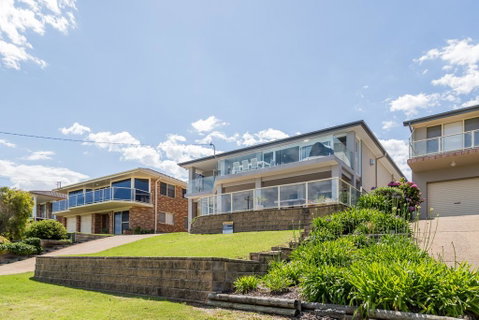 'Salt & Light' Mollymook - Sydneys Hotel 1