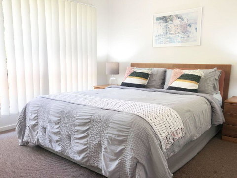 'Sandy Palms' 28 Moorooba Cr - Beautiful Home With Wifi, Air-con And Boat Parking - Sydneys Hotel 1