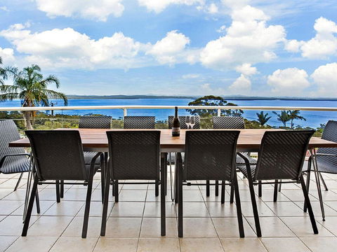 'The Bay', 25 Wallawa Rd - Huge Home With Aircon, Spectacular Views & Chromecast - Sydneys Hotel 3