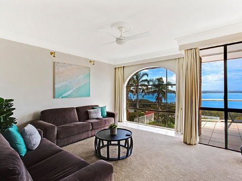 'The Bay', 25 Wallawa Rd - Huge Home With Aircon, Spectacular Views & Chromecast - Sydneys Hotel 2