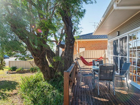'The Croft' 11 Boulder Bay Rd - Cosy Beach House With Aircon & Only 270m To The Beach - Sydneys Hotel 1