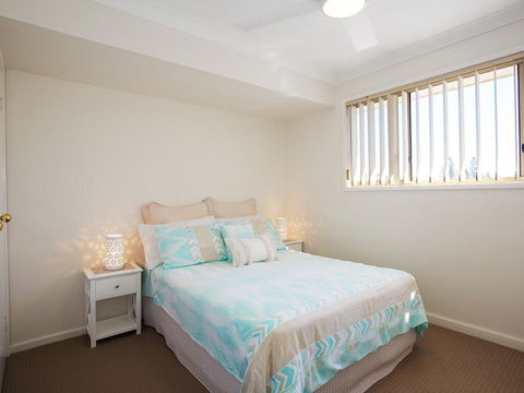 'Walk On Birubi', 1/40 Ocean Ave - Pet Friendly, WIFI, Boat Parking & Water Views - Sydneys Hotel 3